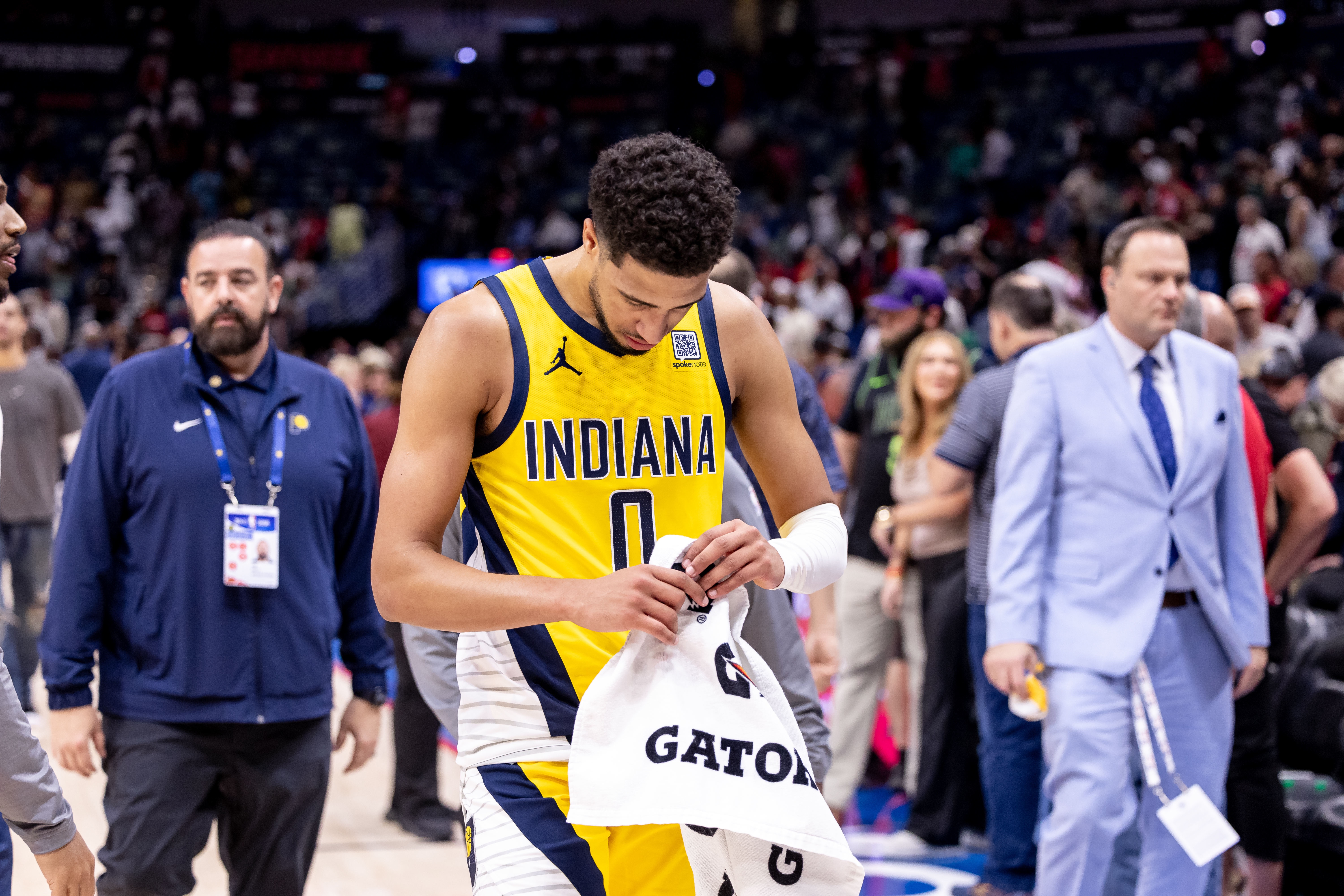 哈利:我們的表現(xiàn)令人尷尬 每隊(duì)都在努力 我們沒理由不匹配強(qiáng)度