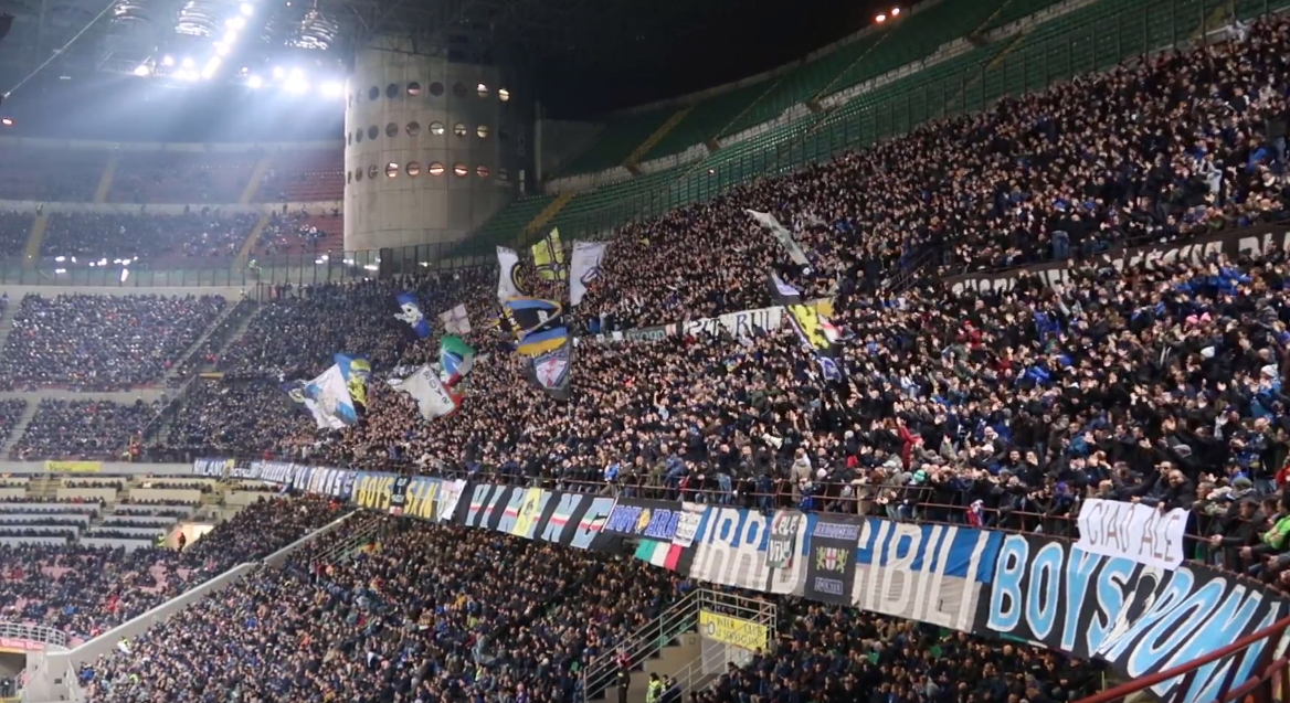 國米主場一球迷在看臺(tái)心臟驟停導(dǎo)致比賽暫停6分鐘，幸好搶救及時(shí)